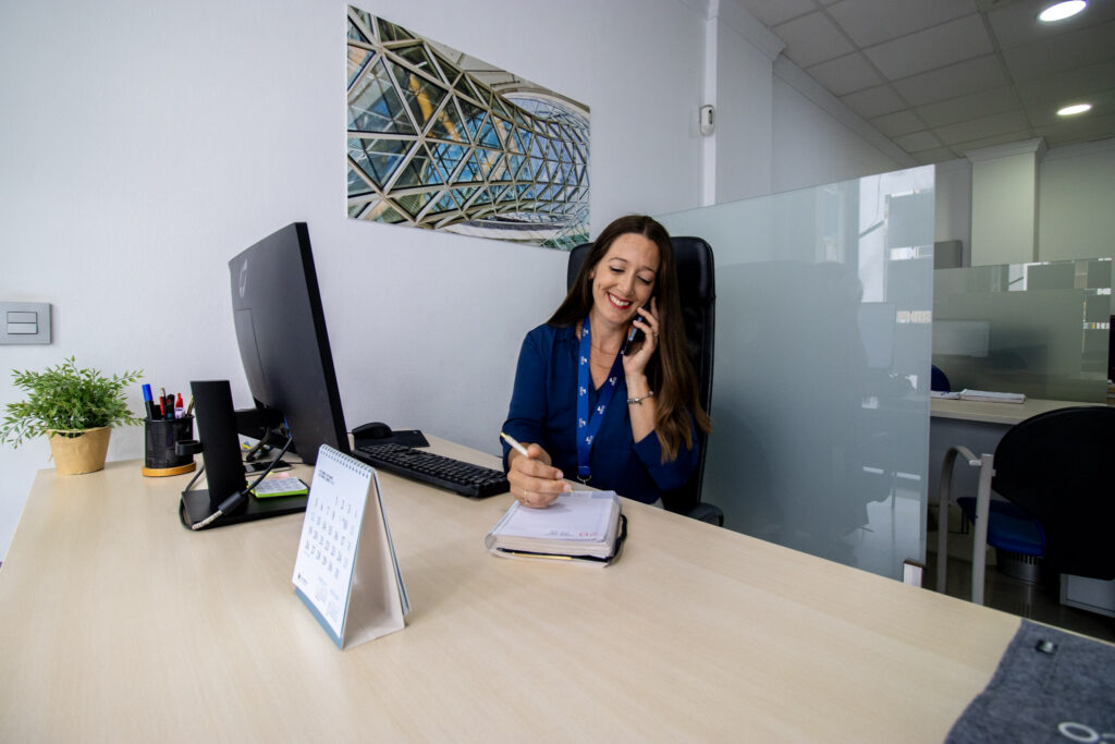 Jéssica, consultora inmobiliaria.